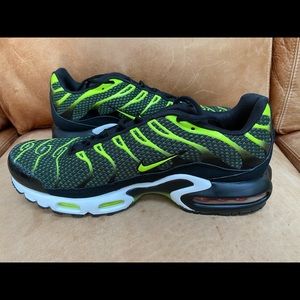 nike tn volt green